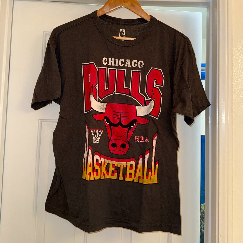 Chicago Bulls NBA Graphic T-Shirt – Size M